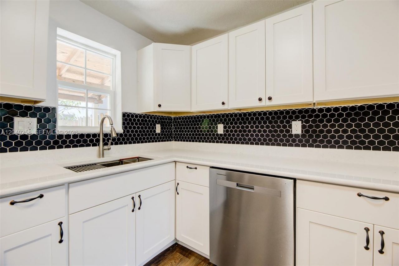 1450 NE 151st St, Unit 101, Miami, FL 33162 Photo