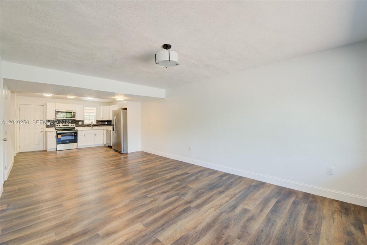 1450 NE 151st St, Unit 101, Miami, FL 33162 Photo