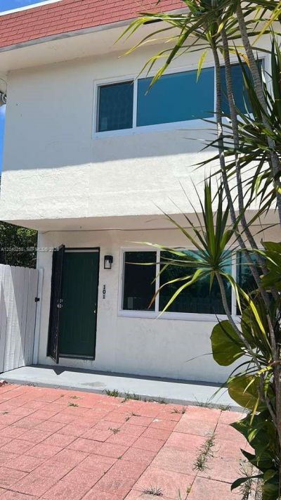 1450 NE 151st St, Unit 101, Miami, FL 33162 Photo