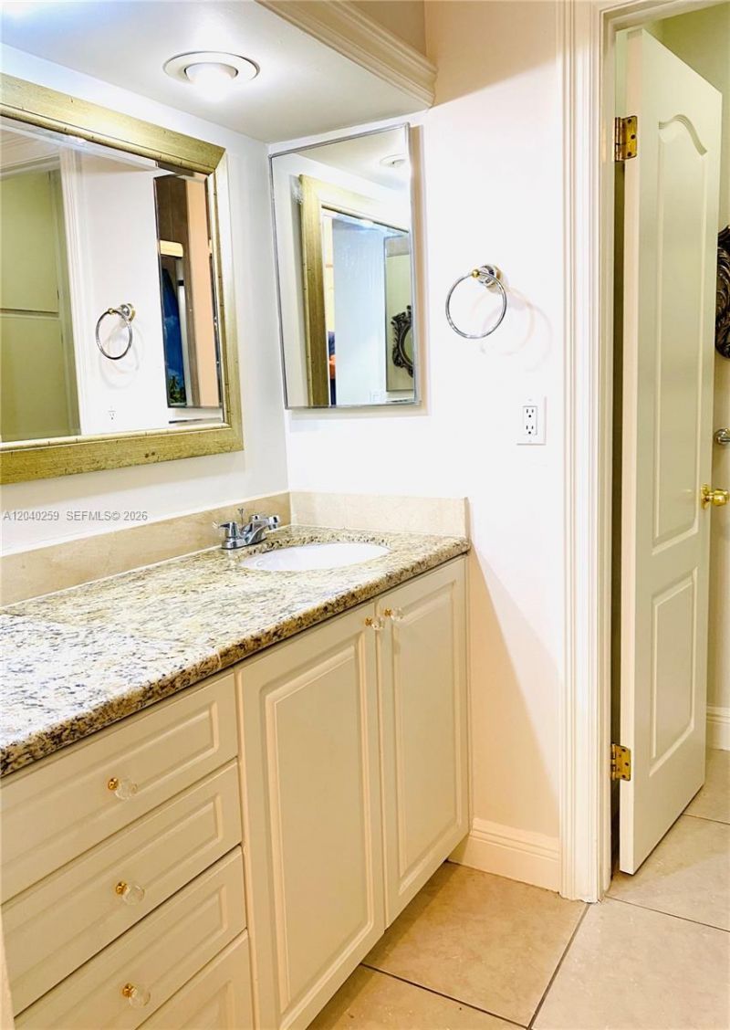 15187 W Loch Isle Dr W , Unit 15187, Miami Lakes, FL 33014 Photo
