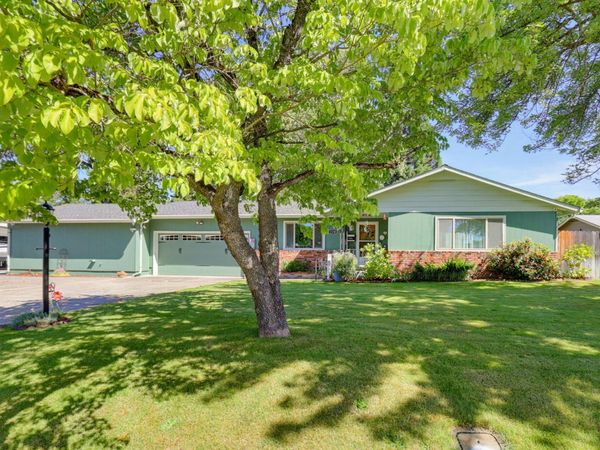 1130 Crest Drive, Central Point, OR 97502