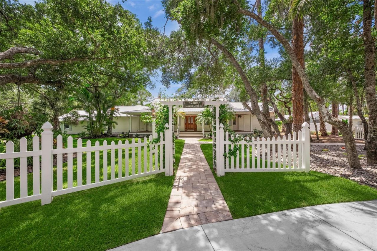 2810 Sarasota Golf Club Boulevard, Sarasota, FL 34240 Photo