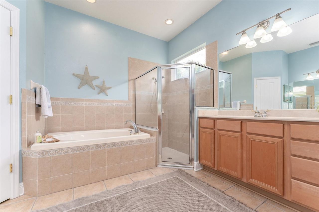 15211 Merlinglen Place , Lithia, FL 33547 Photo