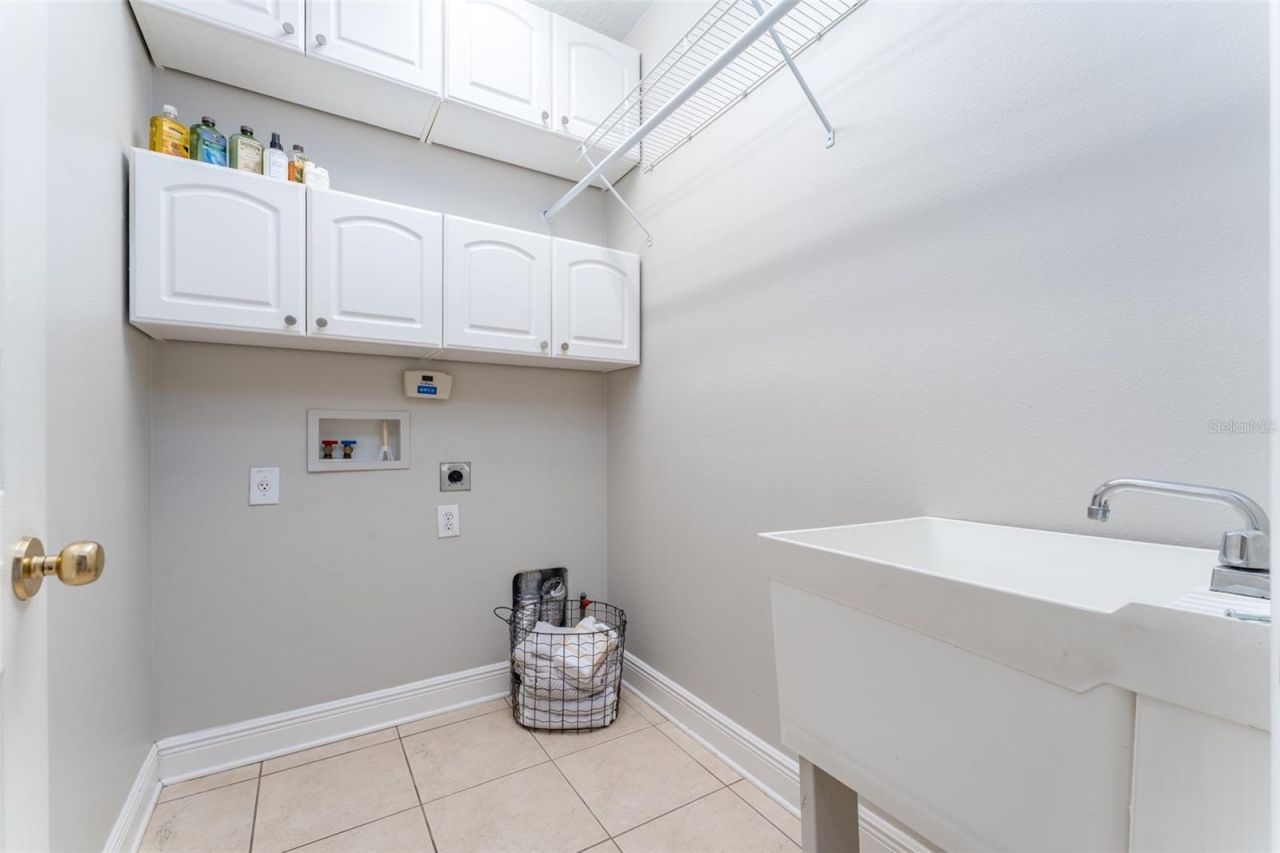 15211 Merlinglen Place , Lithia, FL 33547 Photo