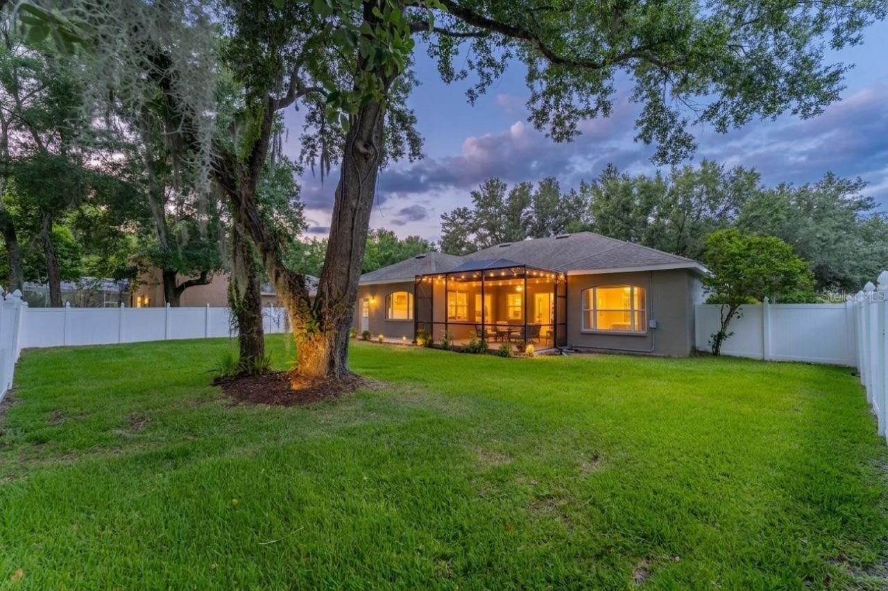 15211 Merlinglen Place , Lithia, FL 33547 Photo
