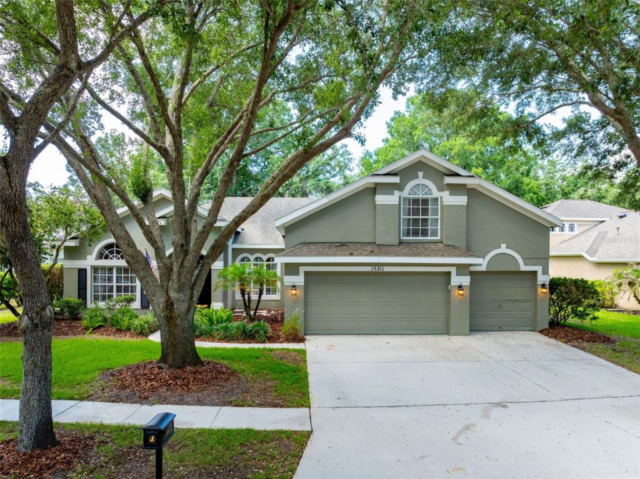 15211 Merlinglen Place , Lithia, FL 33547 Photo