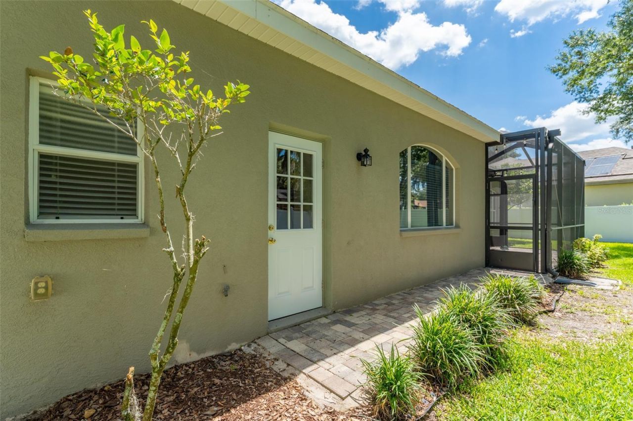 15211 Merlinglen Place , Lithia, FL 33547 Photo