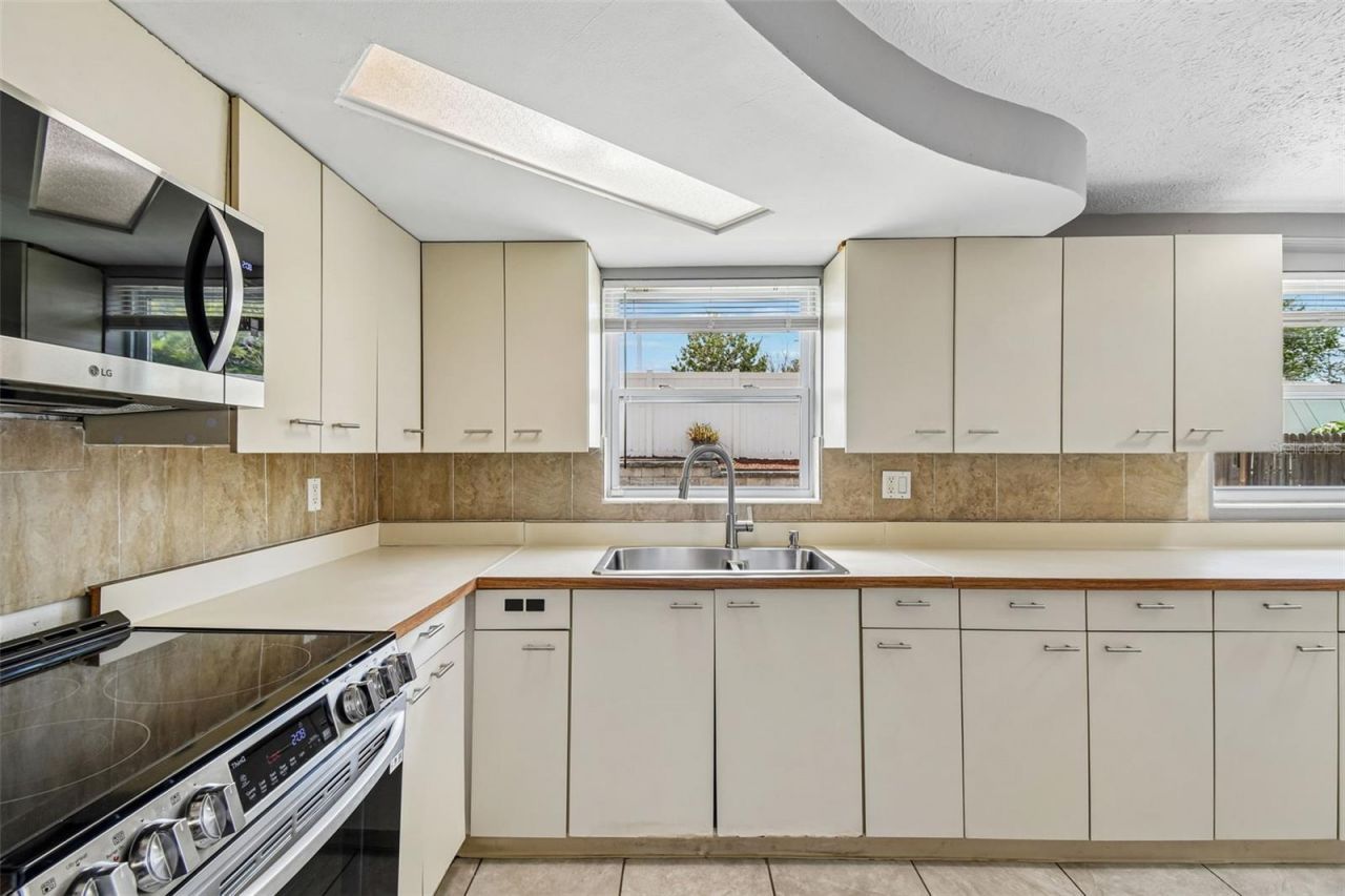 4041 Valencia Drive, New Port Richey, FL 34652 Photo
