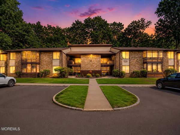 125 Amberly Drive, Unit F, Manalapan, NJ 07726