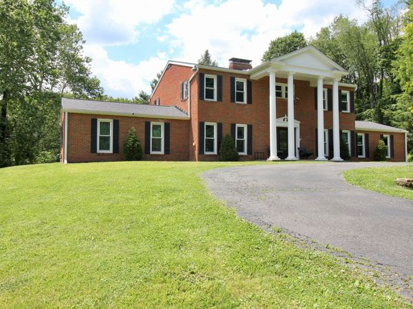 306 Beechwood Drive , Granville, OH 43023
