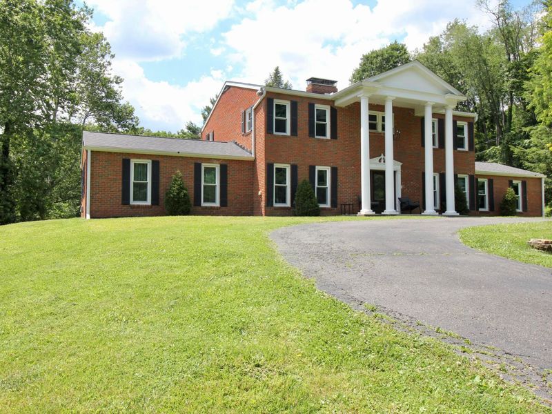 306 Beechwood Drive, Granville, OH 43023 Photo 2