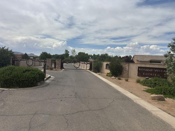 15 Leibel Court , Los Lunas, NM 87031
