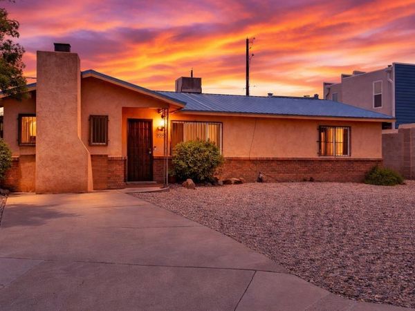 5909 Lora Court NW, Albuquerque, NM 87107