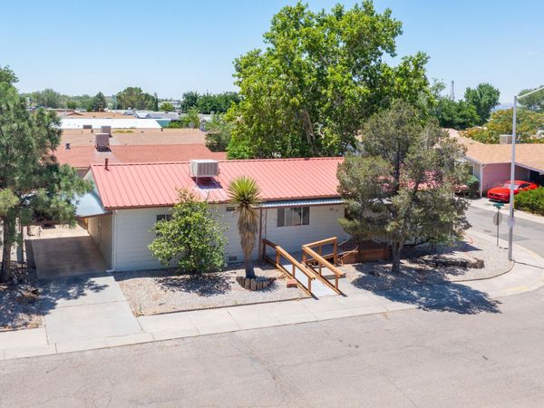 8532 Creek Street NE, Albuquerque, NM 87113