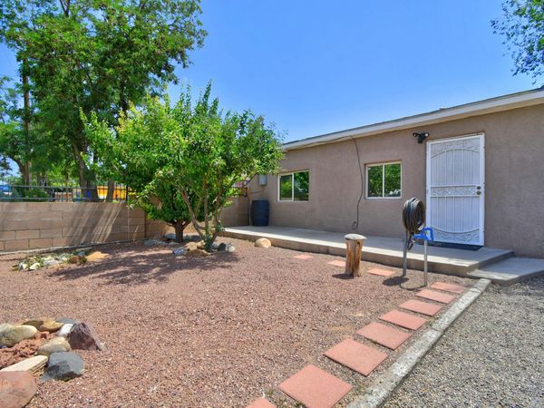 2908 Carlton Street NW, Albuquerque, NM 87107