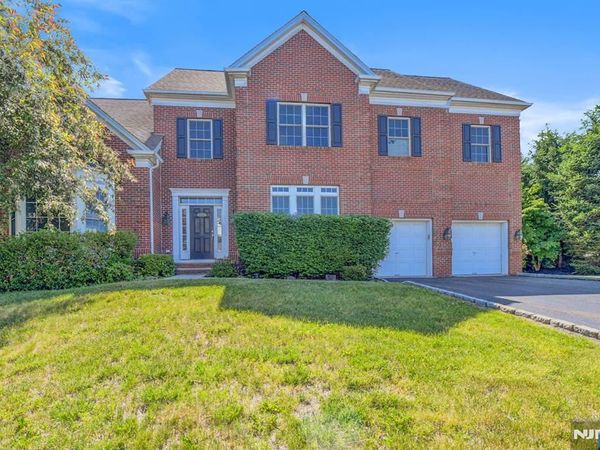 16 Commanders Court, TOTOWA, NJ 07512