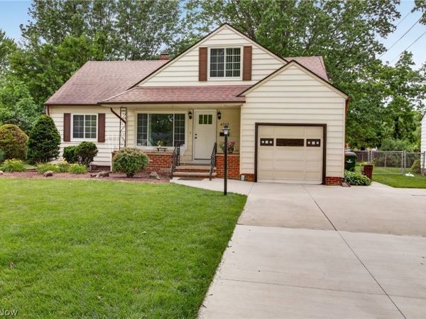 4740 Silverdale Road , North Olmsted, OH 44070