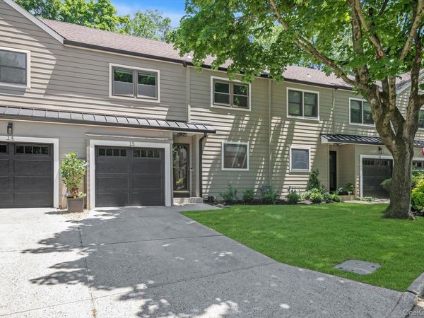 15 High Oaks Court , Huntington, NY 11743