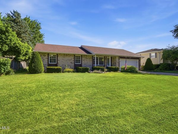 942 Liberty Drive , Waterville, OH 43566