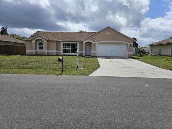 570 Ontario Street NW, Palm Bay, FL 32907
