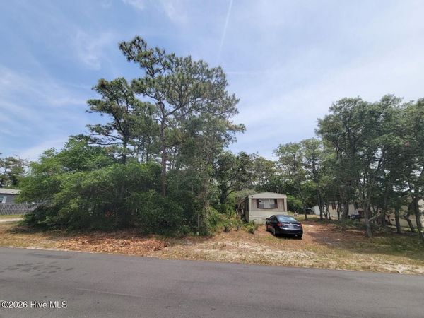 108 NE 68th Street , Oak Island, NC 28465