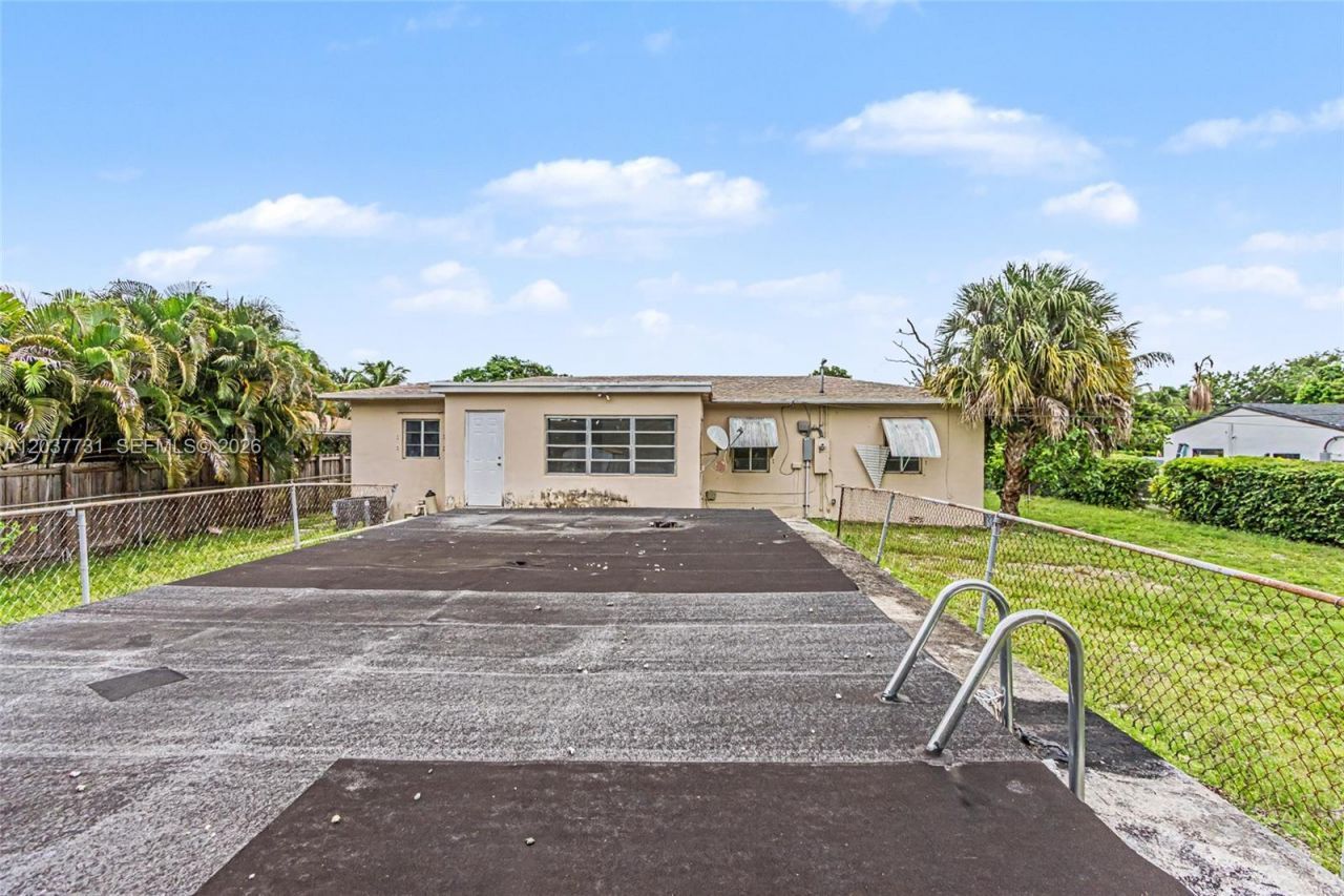 13020 NW 1st Ave , Miami, FL 33168 Photo