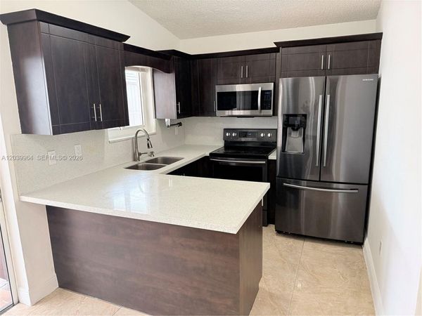 2854 W 75th Ter, Hialeah, FL 33018