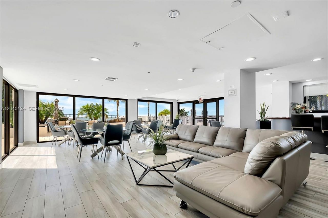 200 SE 15th Rd , Unit 9I, Miami, FL 33129 Photo