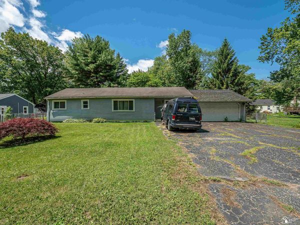 7701 Southmoor Drive, Monroe, MI 48161