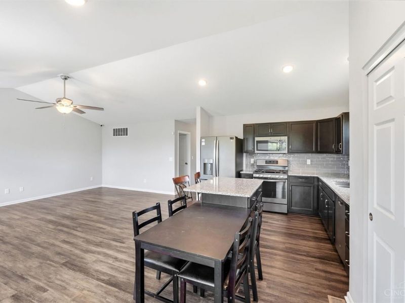 2160 Pumpkin Ridge Court, Hamilton, OH 45013 Photo 6