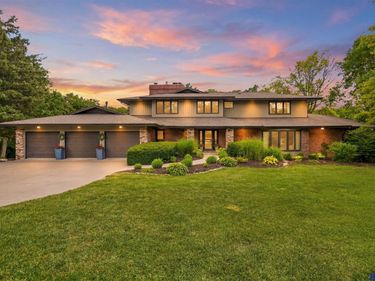 5201 Cavvy Road, Lincoln, NE 68516