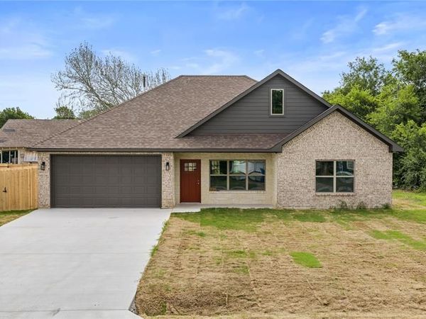 106 N Lackey Street , Tom Bean, TX 75489