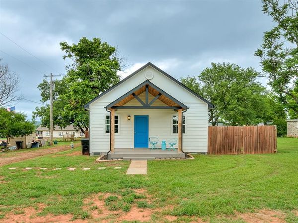 106 4th Street , Wellston, OK 74881