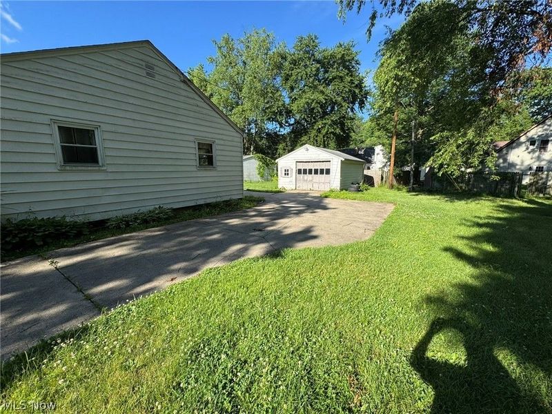 766 Valdes Avenue, Akron, OH 44320 Photo 2