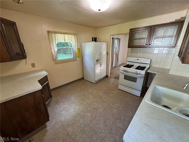 766 Valdes Avenue, Akron, OH 44320 Photo 7