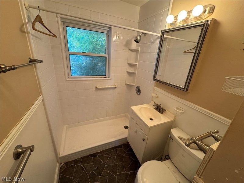 766 Valdes Avenue, Akron, OH 44320 Photo 8