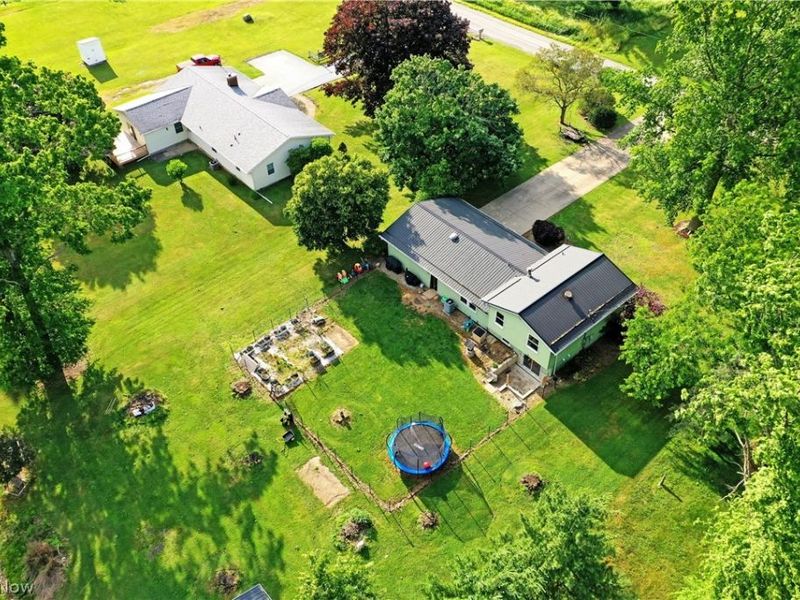 2484 Mahan Denman Road, Cortland, OH 44410 Photo 10
