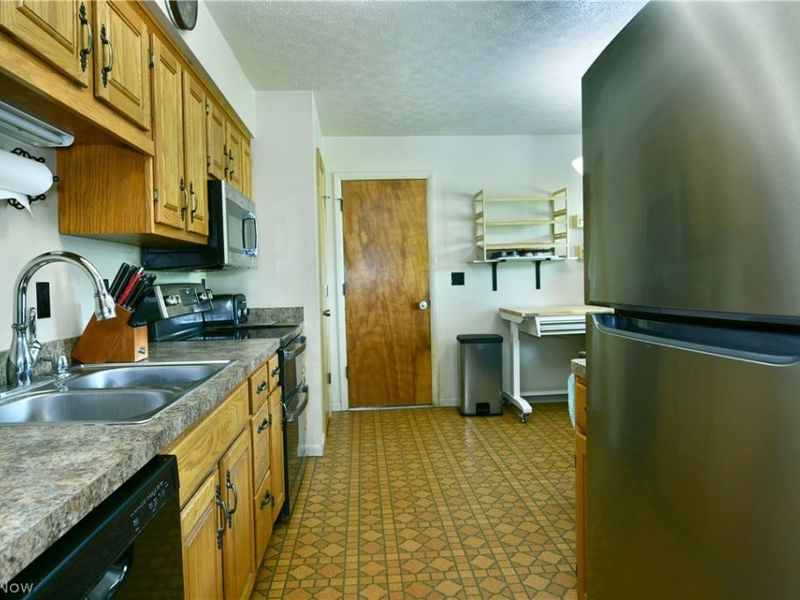 2484 Mahan Denman Road, Cortland, OH 44410 Photo 14