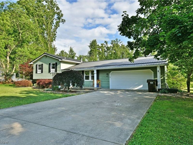 2484 Mahan Denman Road, Cortland, OH 44410 Photo 2
