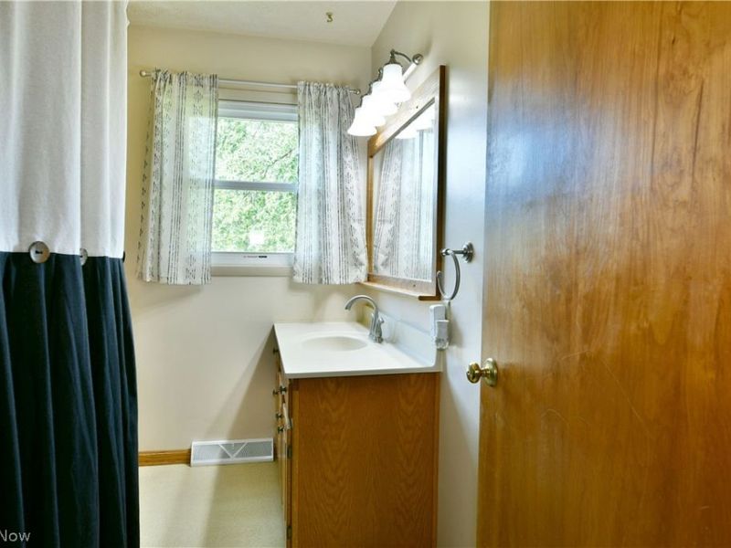 2484 Mahan Denman Road, Cortland, OH 44410 Photo 31