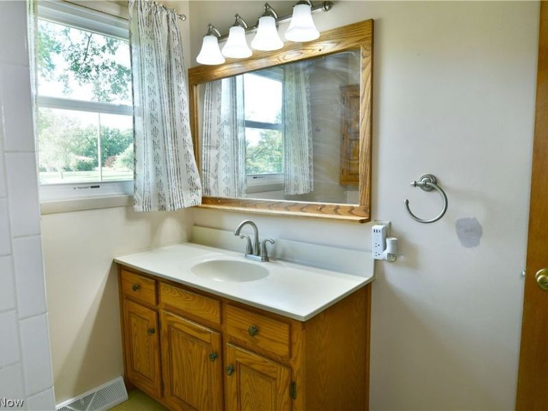 2484 Mahan Denman Road, Cortland, OH 44410 Photo 32