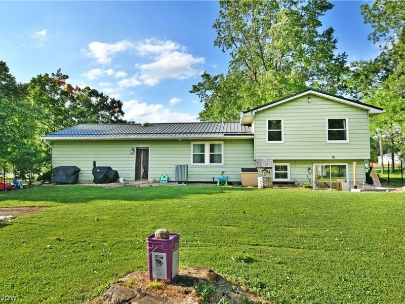 2484 Mahan Denman Road, Cortland, OH 44410 Photo 4