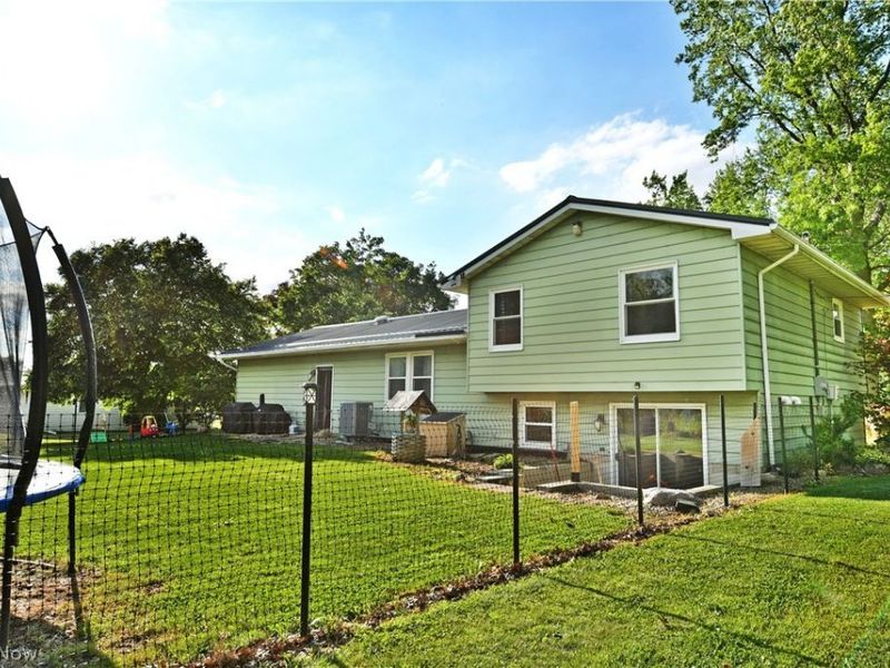 2484 Mahan Denman Road, Cortland, OH 44410 Photo 5