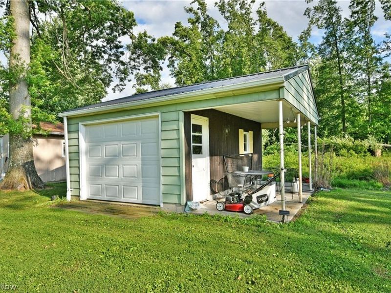 2484 Mahan Denman Road, Cortland, OH 44410 Photo 7