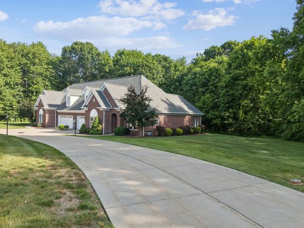 207 Maple Court , Aliquippa, PA 15001