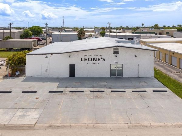 916 SE 14th AVE , CAPE CORAL, FL 33990