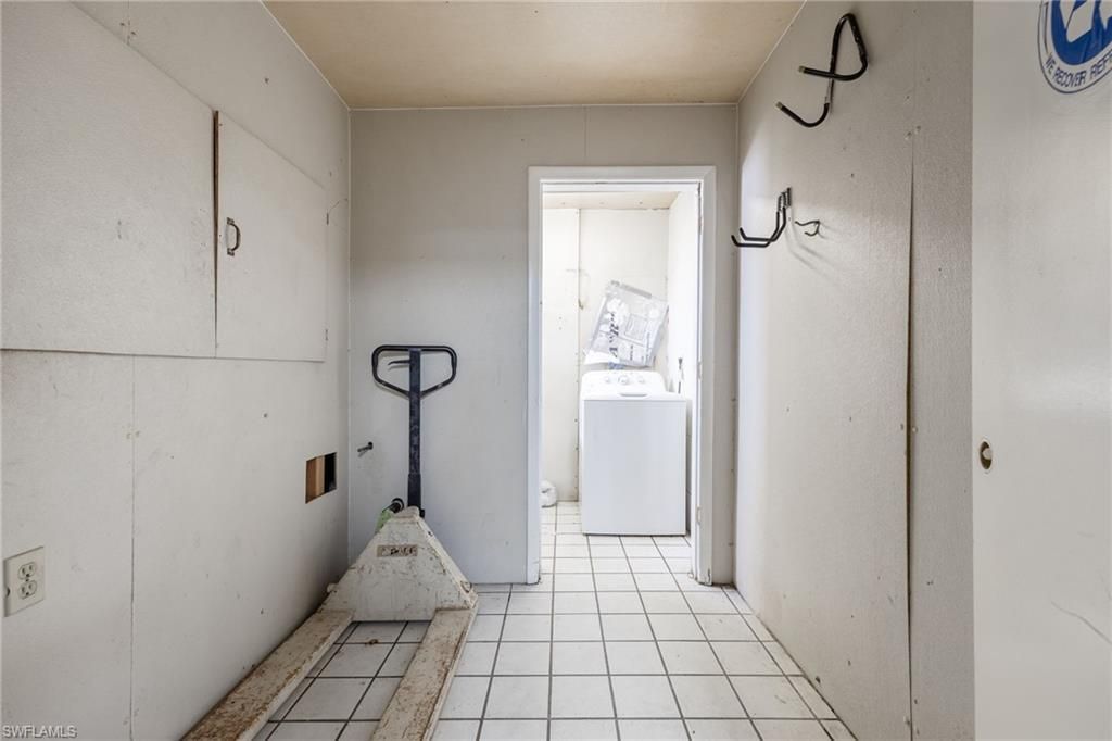916 SE 14th Ave , Cape Coral, FL 33990 Photo