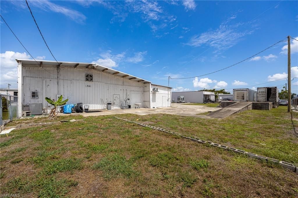 916 SE 14th Ave , Cape Coral, FL 33990 Photo