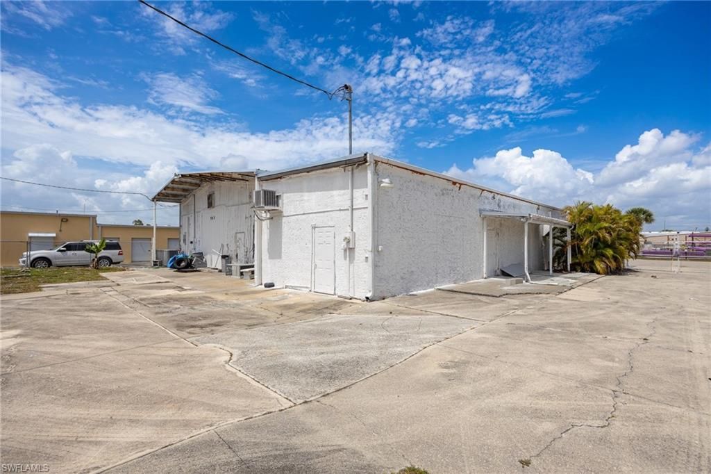 916 SE 14th Ave , Cape Coral, FL 33990 Photo