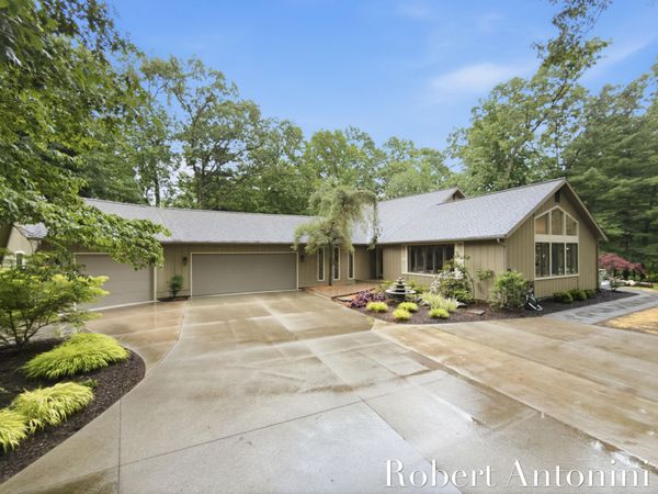 1708 Mont Rue Drive SE, Grand Rapids, MI 49546